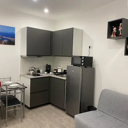 The Nest Of Via Toledo * Neapol